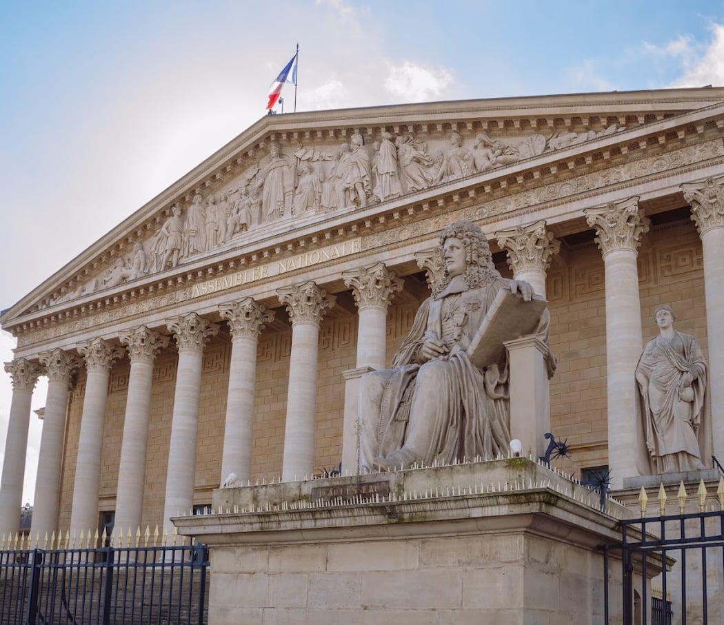 Marvel at the Invalides' architecture 3